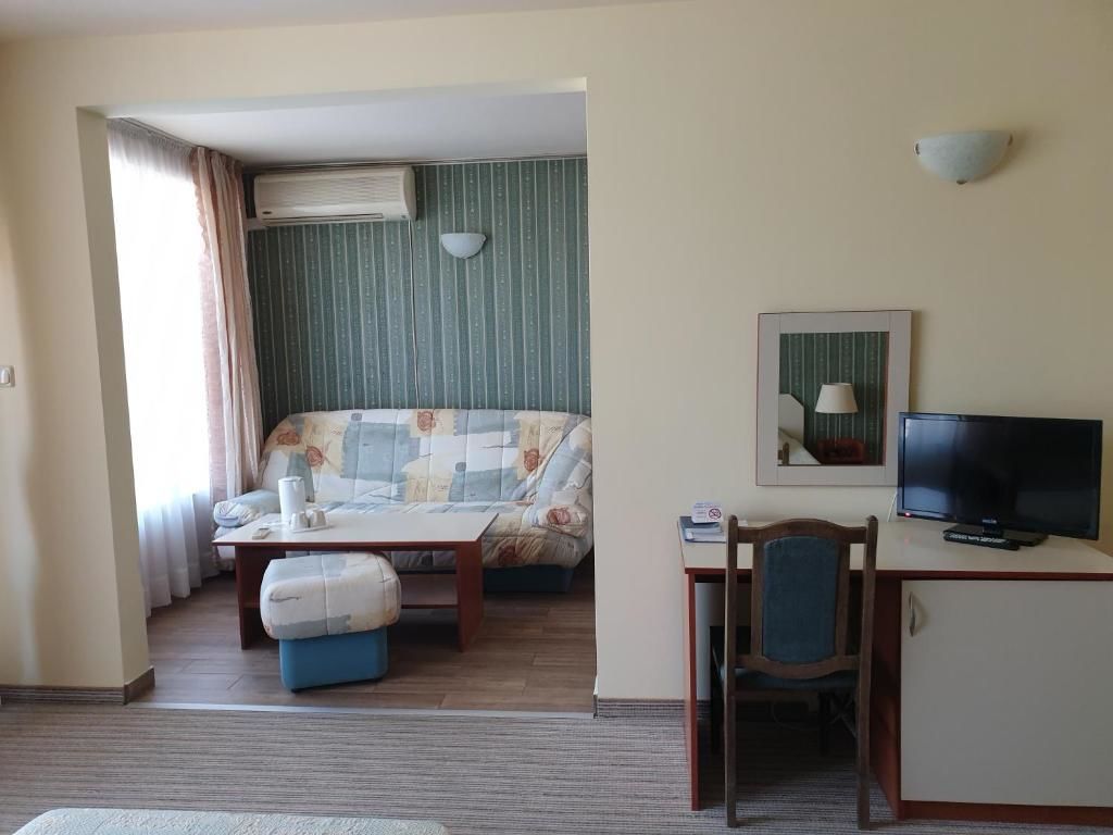Отель Mirana Family Hotel Бургас